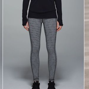 Lululemon Speed Tight II in Textured Wave Black Silver Spoon / Black size 4